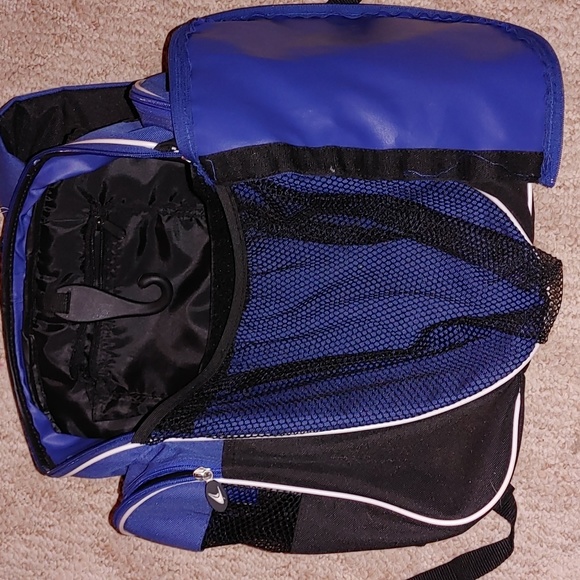 Budlight football beer packback - Picture 4 of 6